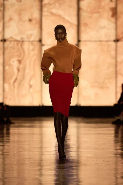 Look 15